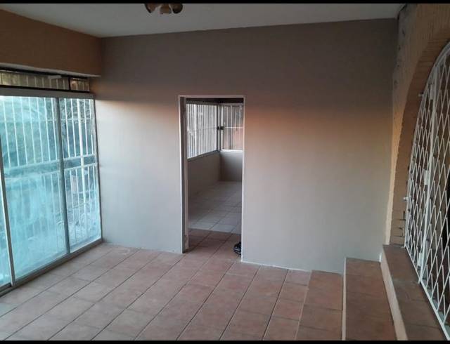 2 BEDROOM PROPERTY TO RENT IN KENSINGTON